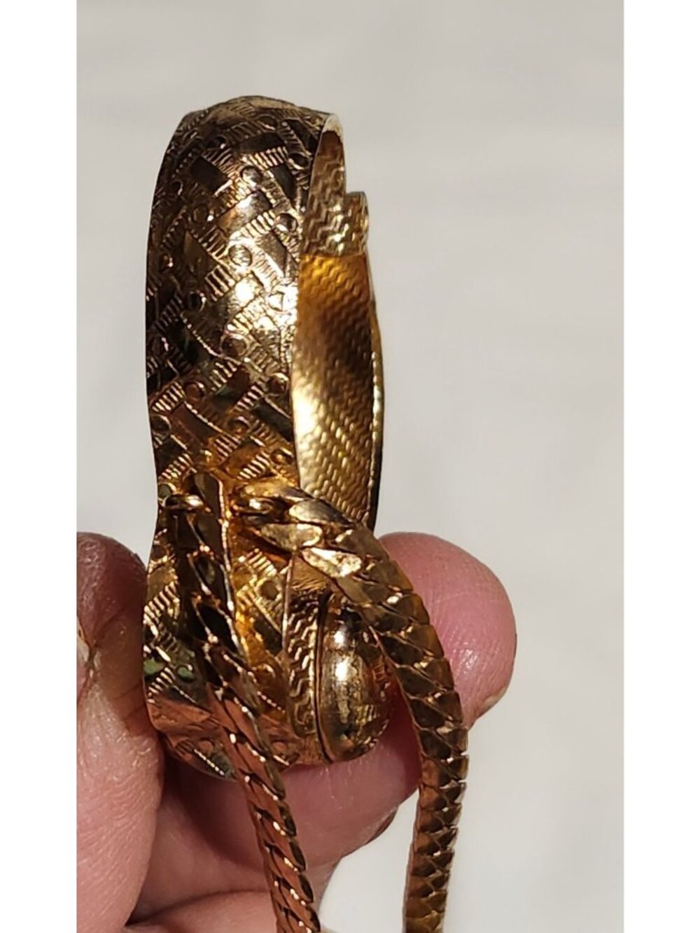 14k Gold Plated Shur-Lock Vintage Glove Holder Floral Detailing Original Tag - Picture 5 of 6